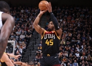 开云下载-独行侠横扫北京队，米切尔高光表现