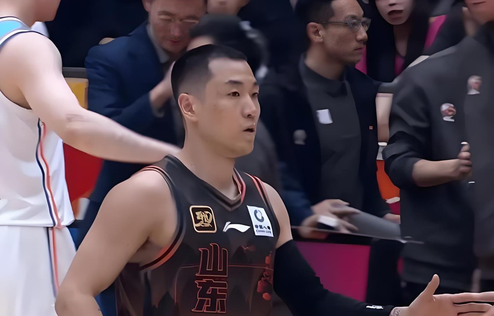 包含福建男篮大胜辽宁男篮，陈林坚发威的词条