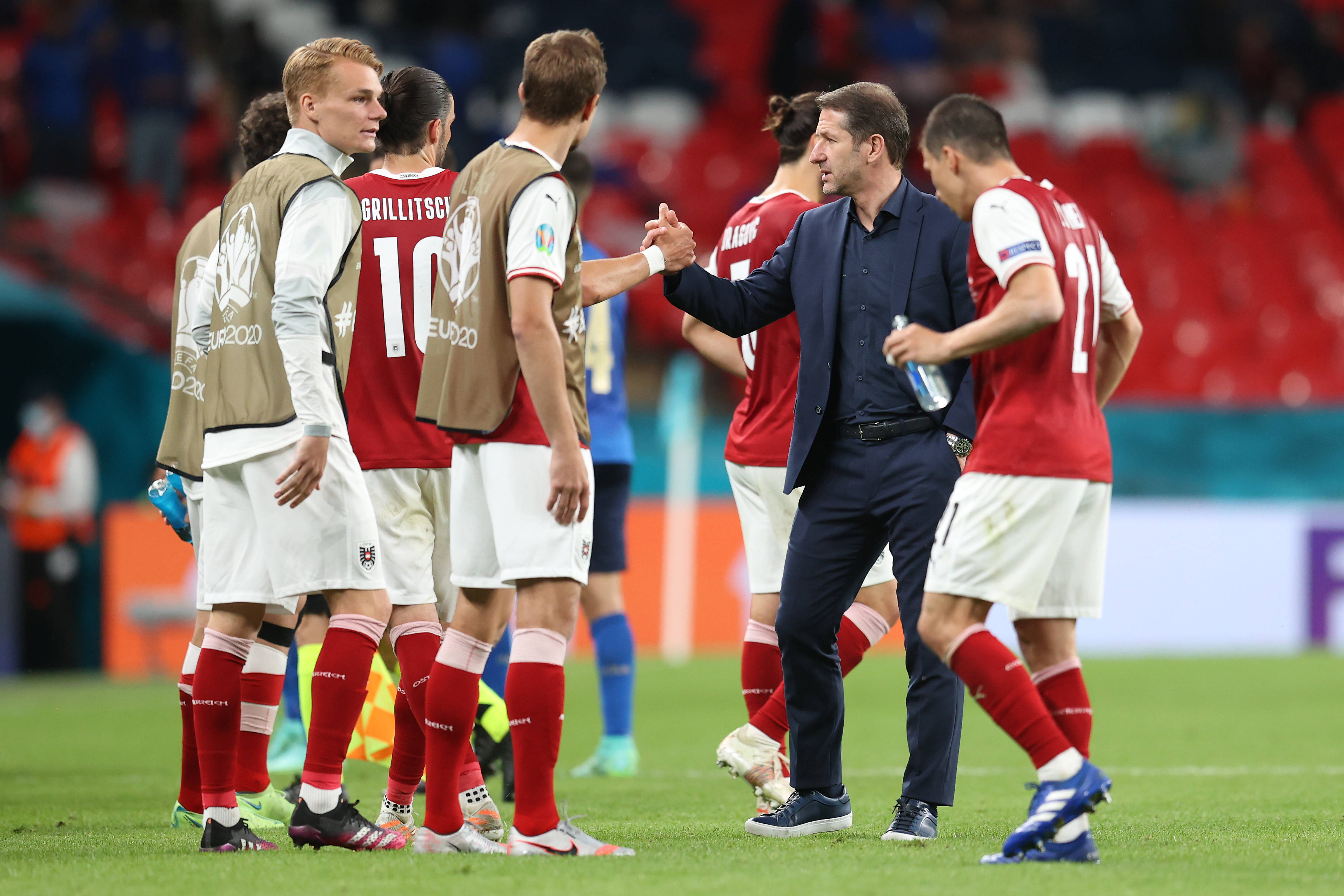 关于斯洛文尼亚主场不敌斯洛伐克，出线形势紧张的信息