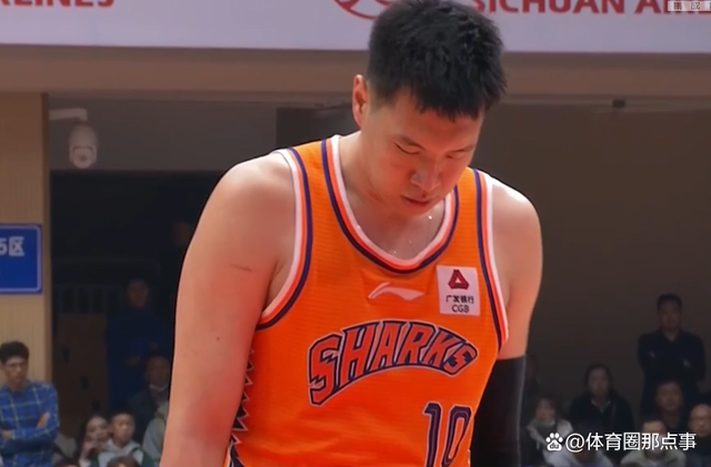 比分领先:球队保持冠军步伐 比分领先:球队保持冠军步伐