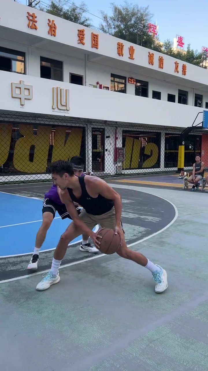 包含技高一筹!球员们在比赛中展现绝技的词条 包含技高一筹!球员们在比赛中展现绝技的词条