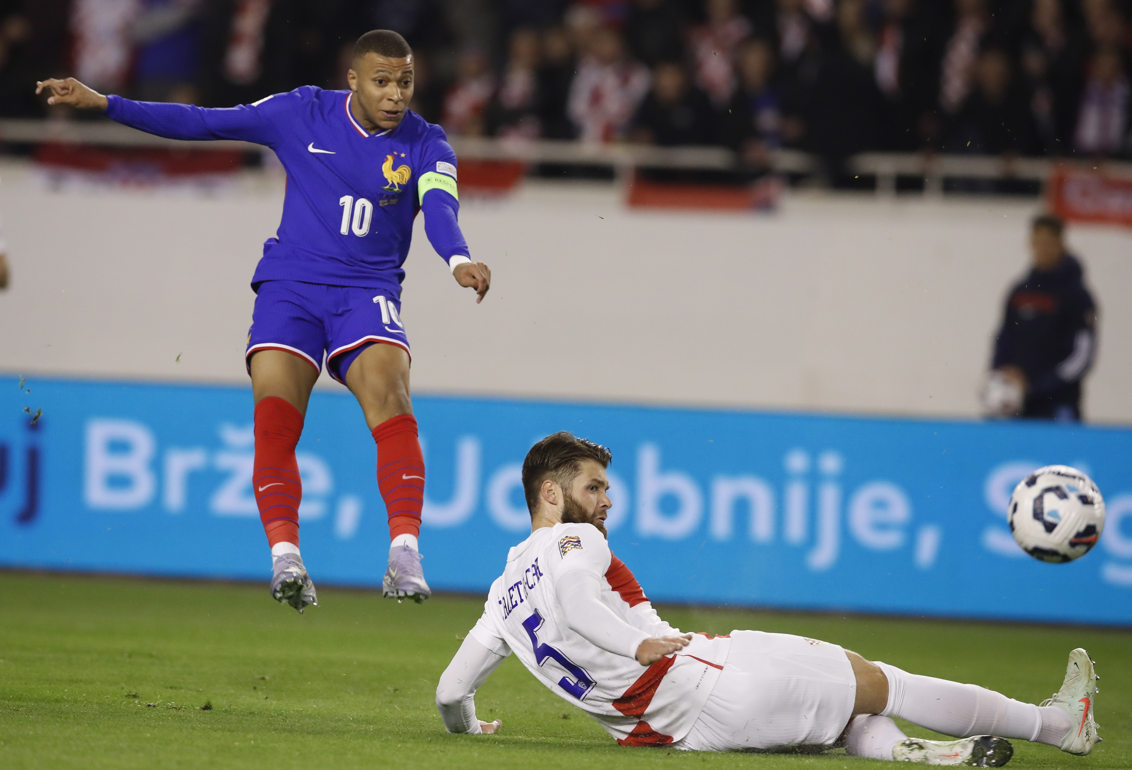 包含欧洲足球势力逐渐扩大，压倒亚洲对手的词条