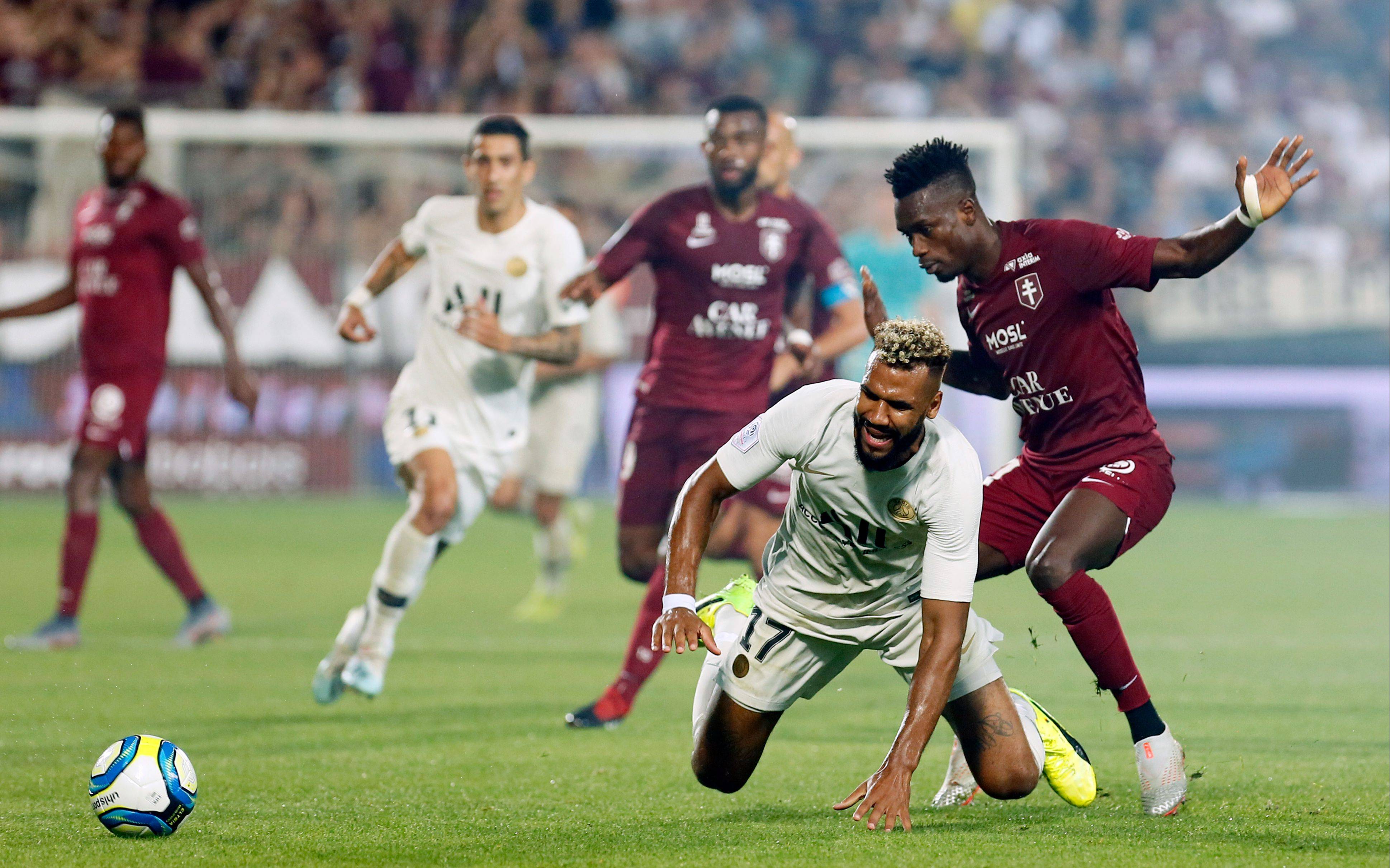 包含强队争锋，国际足球比赛精彩连连的词条