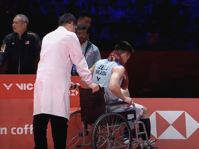 包含泰国队轻取马来西亚队，李梓嘉统治全场的词条