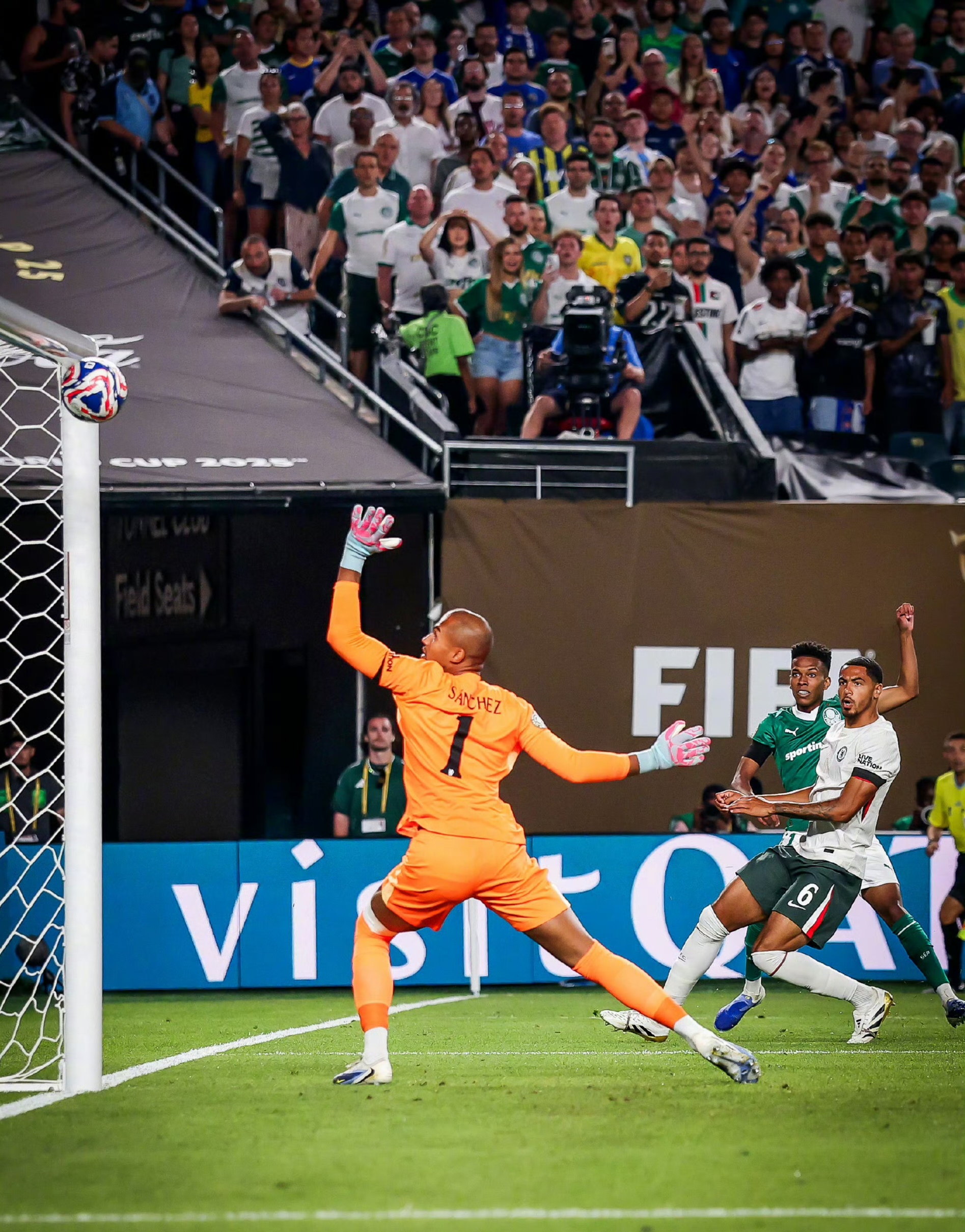 关于戴维斯杯鏖战联合杯，西西帕斯高光表现的信息