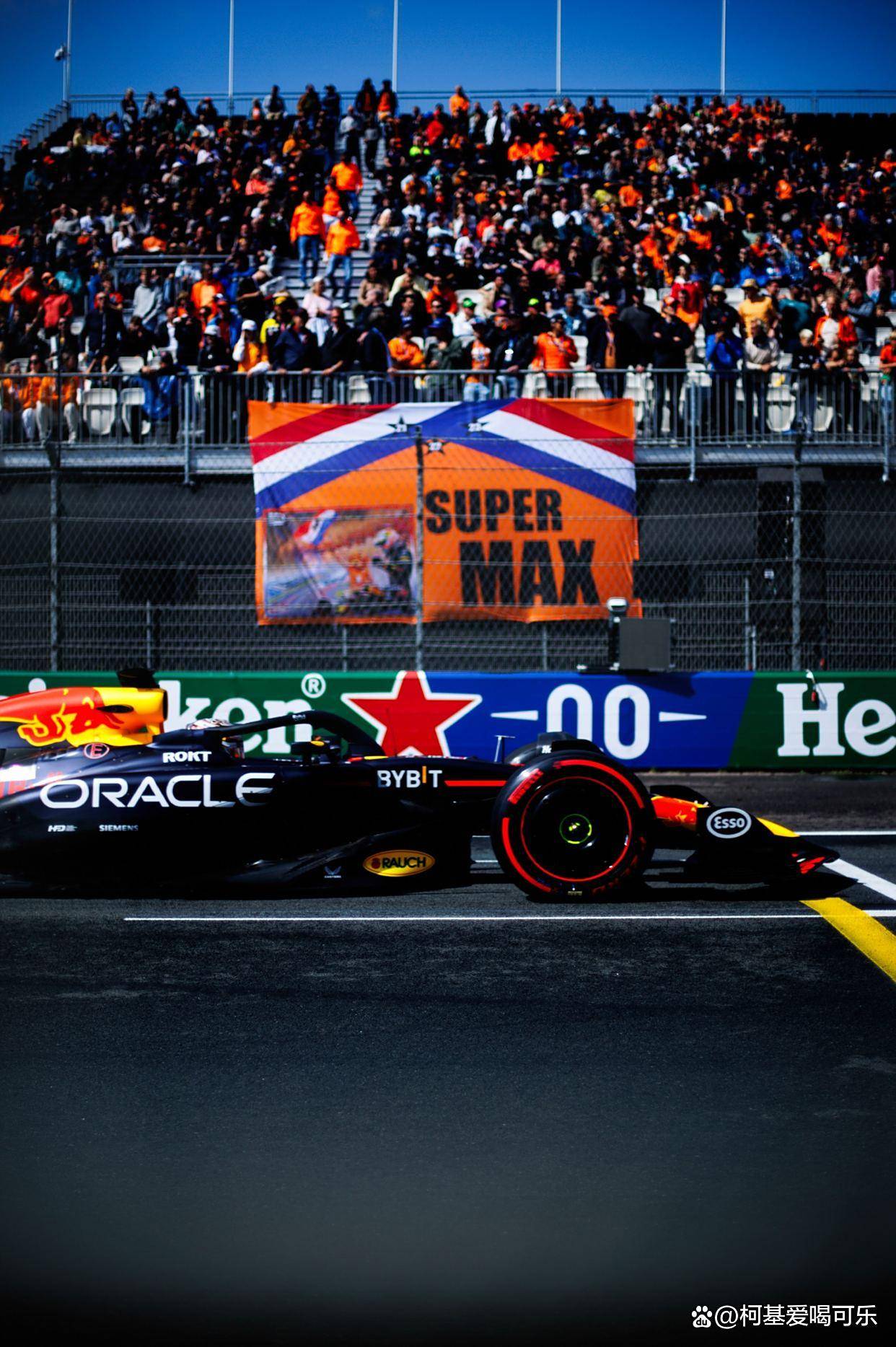 威廉姆斯险胜红牛车队，佩雷兹惊艳四座