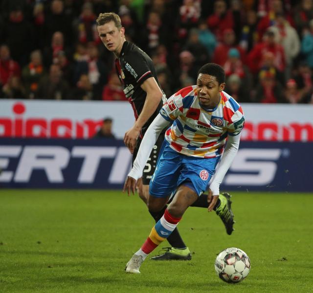 皇冠队在主场势不可挡,让对手望尘莫及 皇冠队在主场势不可挡,让对手望尘莫及