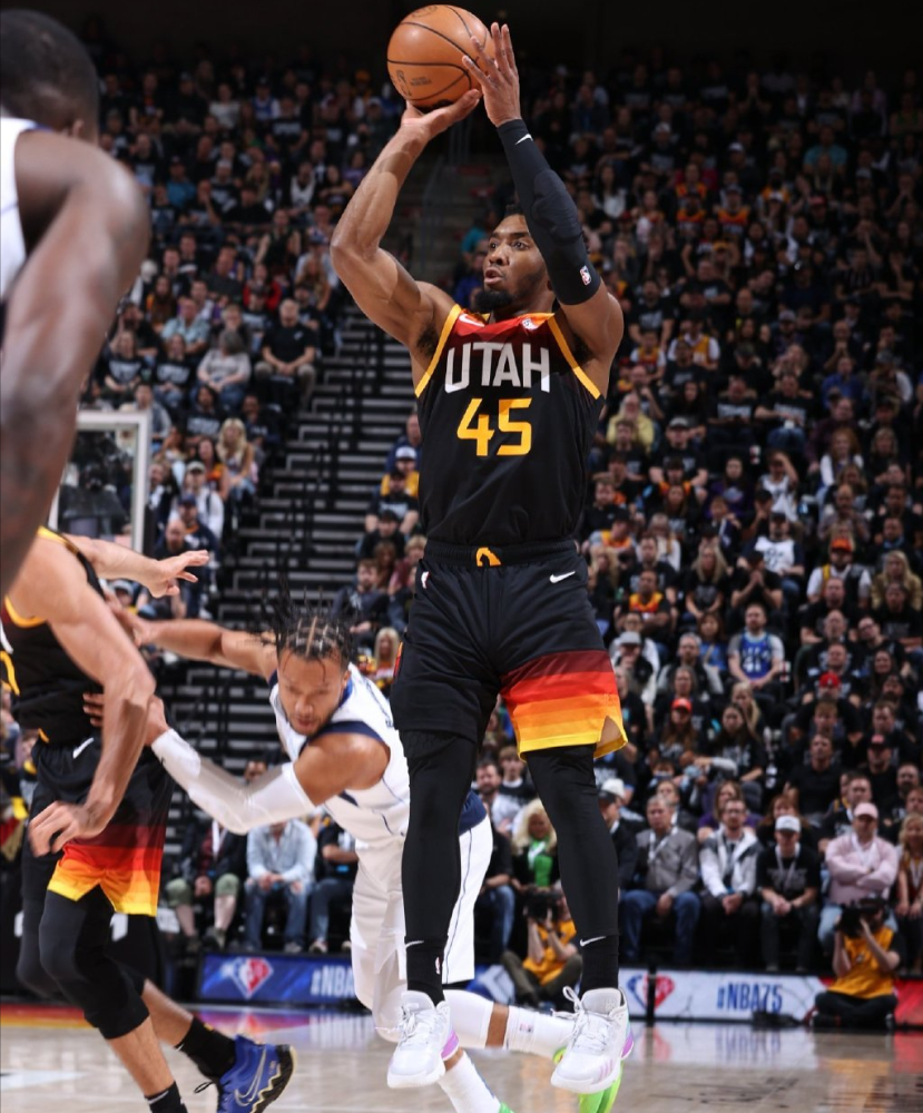 独行侠横扫北京队，米切尔高光表现