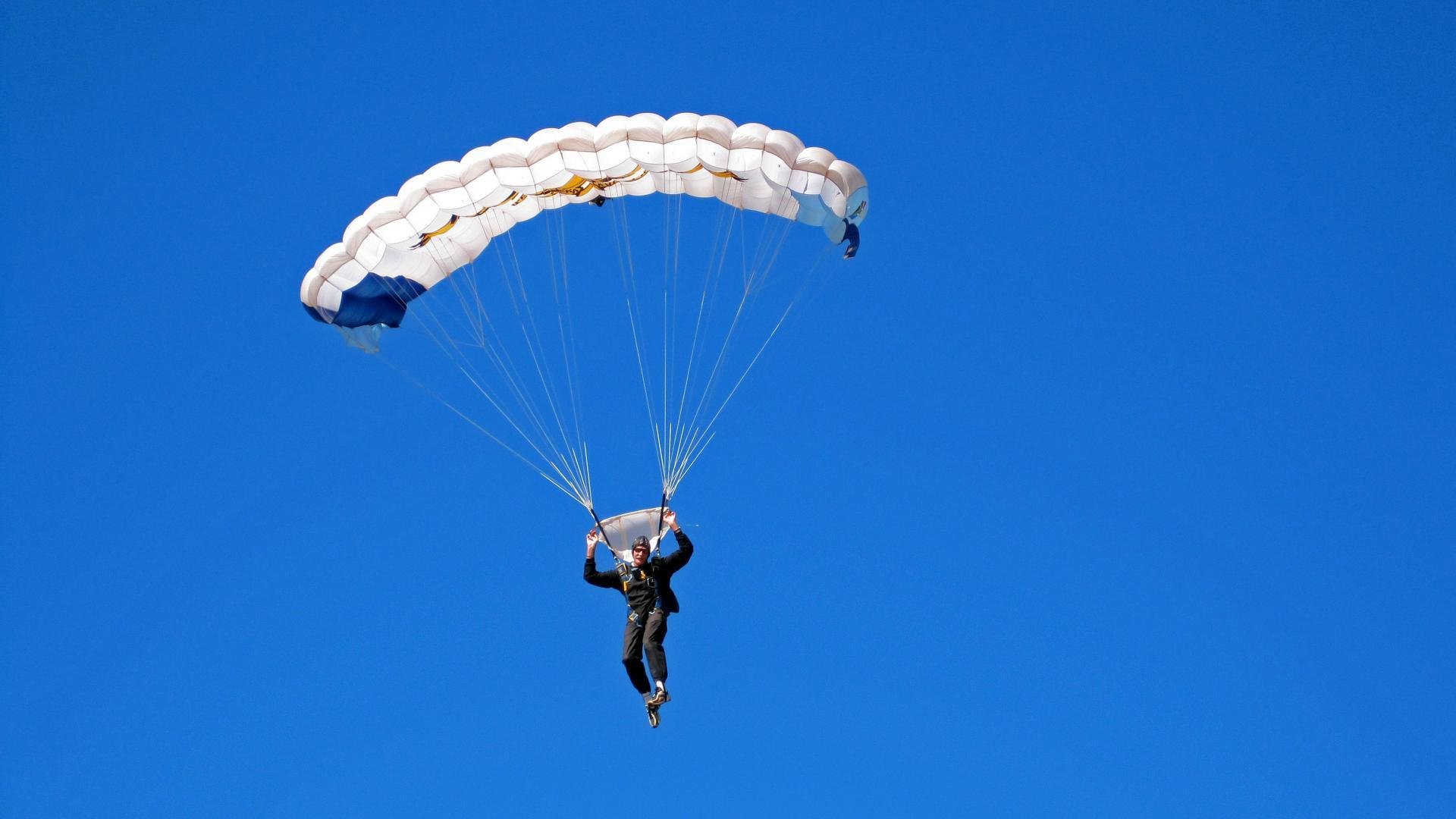 乔治上演凌迟式破防,快船绝境翻盘撕裂深圳铁桶阵