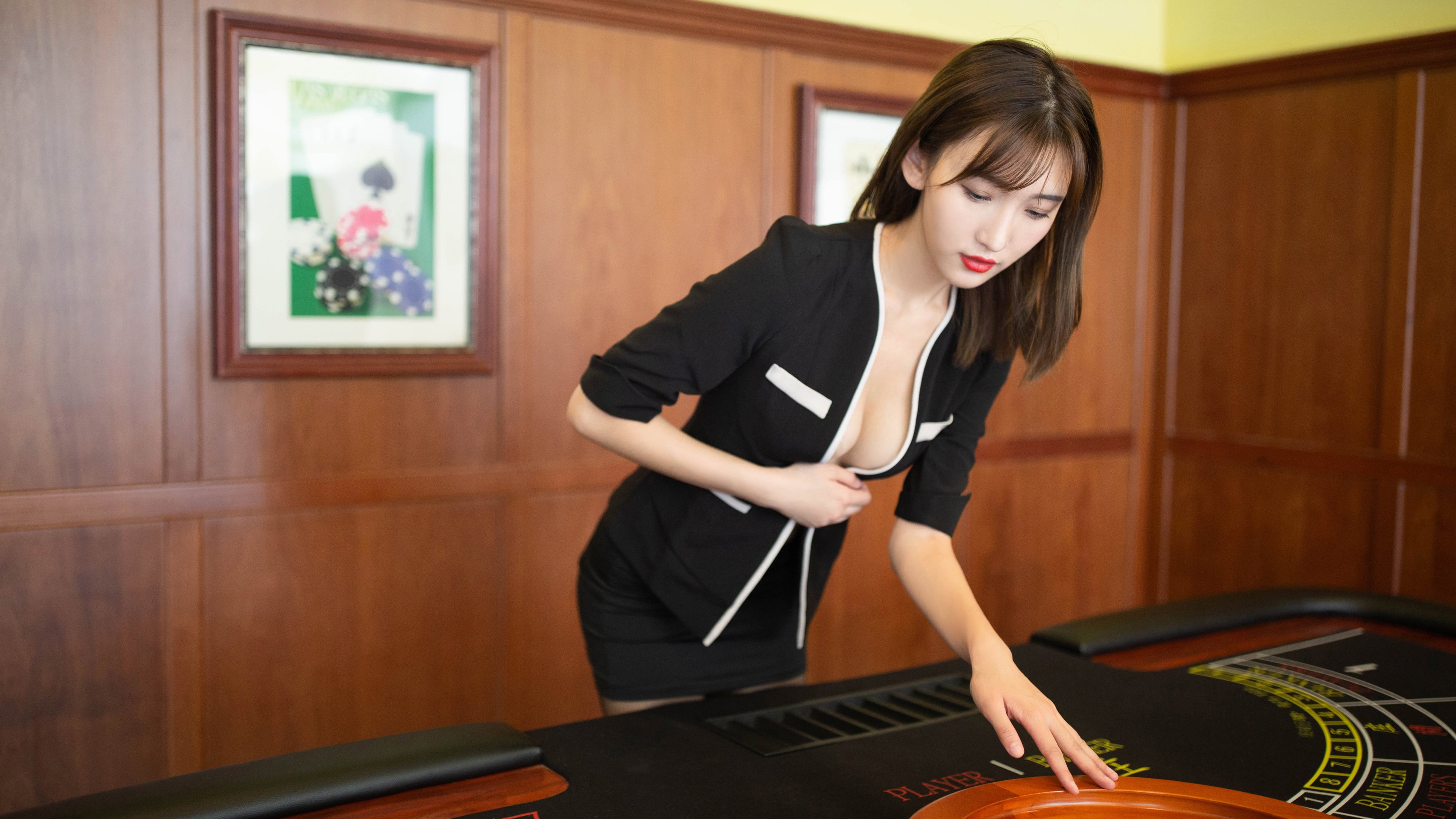 库里跨界救主!末节22分助灰熊轻取篮网引全美热议