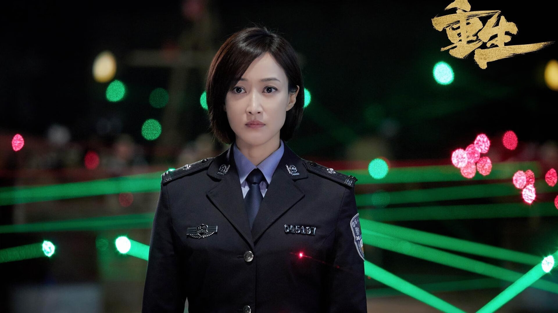 当灯光压境时,他在屏幕里藏了座里程碑